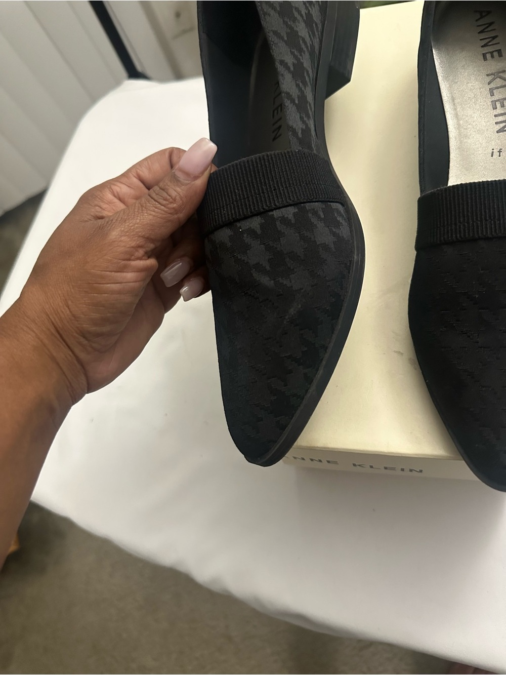 Anne Klein iFlex Black Pointed-Toe Low Block-Heel Pumps Size 11